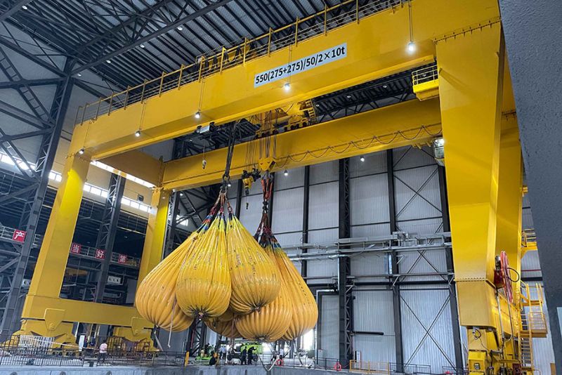 再添重器!衛(wèi)華550噸新中式門式起重機圓 滿完成重載試驗!