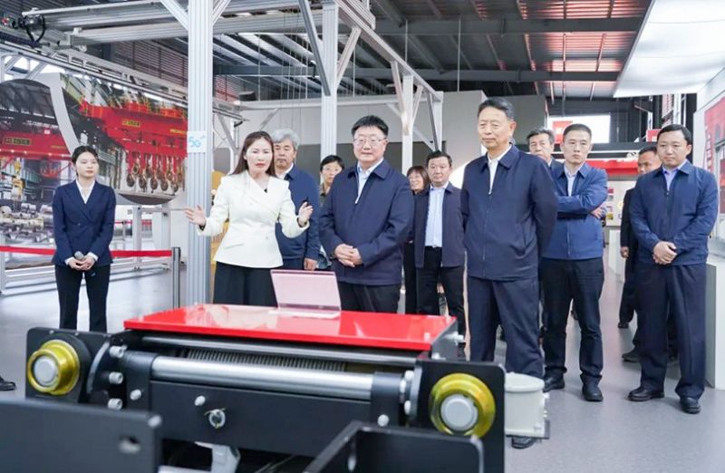 河南省司法廳黨委書記、廳長賀振華蒞臨衛(wèi)華集團調研