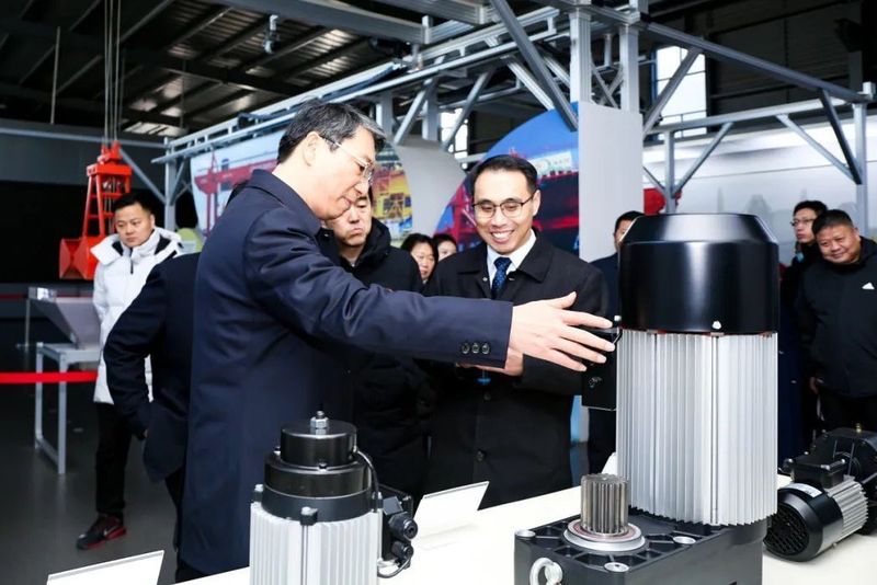 河南省副省長劉尚進一行蒞臨衛(wèi)華調研